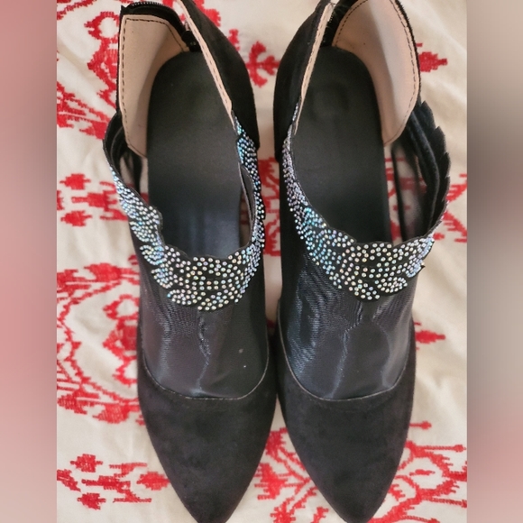 Black and gold with rhinestones shoes - Picture 2 of 4